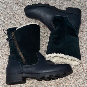Kids Black healed boots